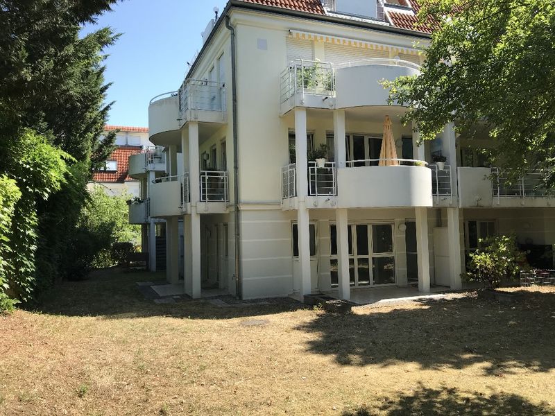 Exklusive, vollständig renovierte 3,5-Zimmer-EG-Wohnung mit Terassen und EBK in Weinheim Stadtmitte